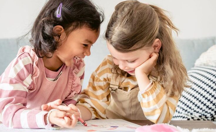 Làm sao để giúp trẻ tự kỷ hình thành tình bạn?