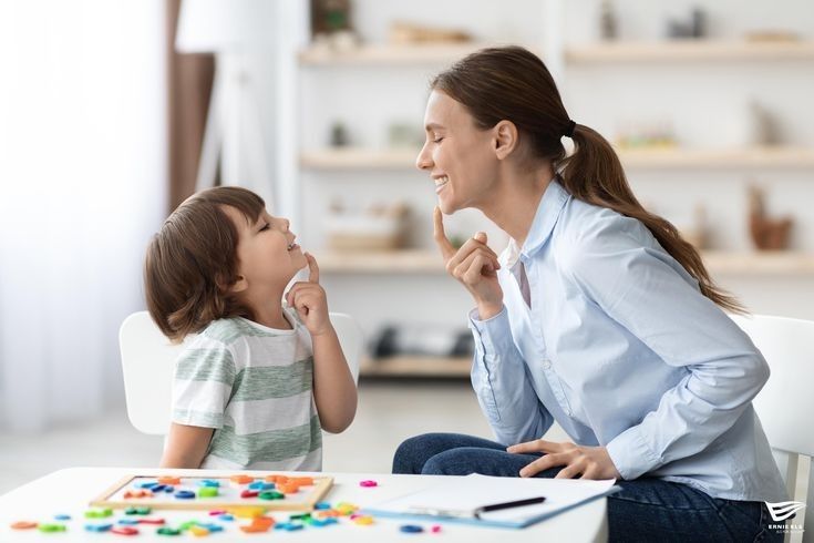 Làm sao để dạy trẻ tự kỷ tự mặc?