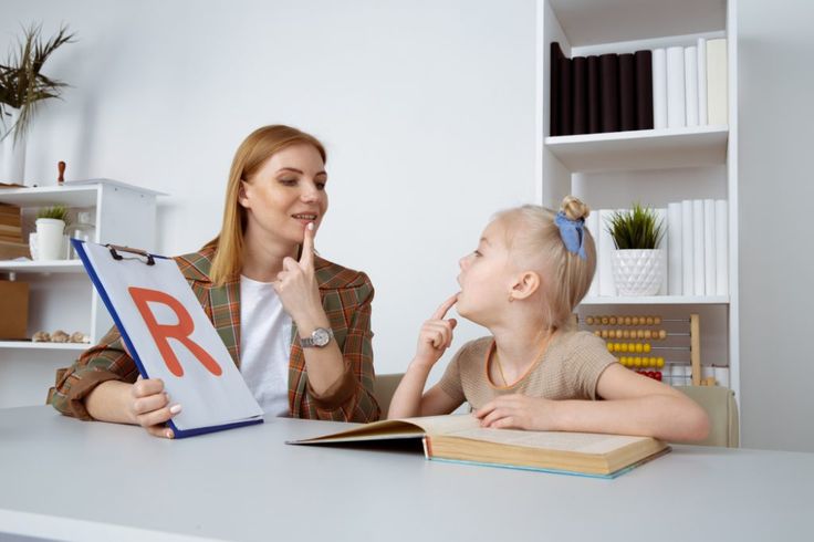 Tạo môi trường giúp trẻ tự kỷ tự mặc đồ